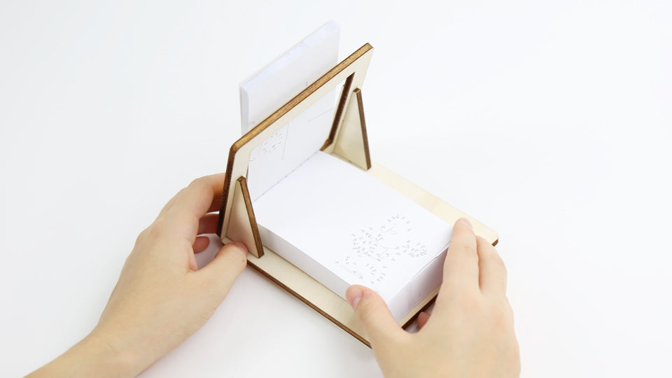 THE HOLDER PACK – Get your Dots &amp; Lines Puzzle Flipbook with your Flipboku Holder, a great tool that makes your life easier and the drawing process more comfortable.
